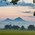 Kamenny Dum Bezdedice-machuv Kraj