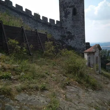 Kamenný Dům Bezdědice-máchův Kraj *