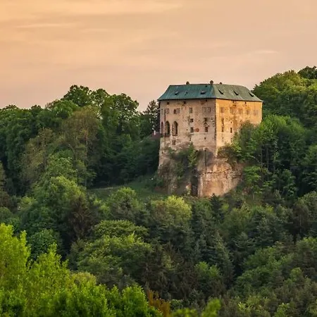 Kamenný Dům Bezdědice-máchův Kraj * Bezdedice